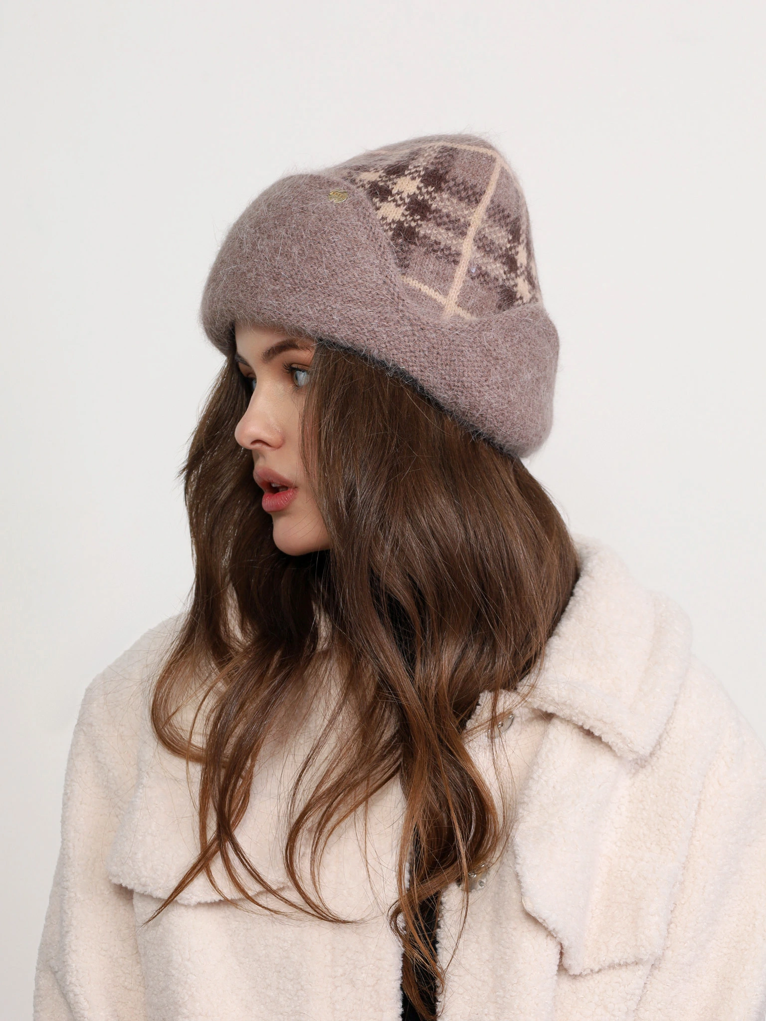 Шапка-ушанка из ангоры и нейлона с отворотом в ассортименте